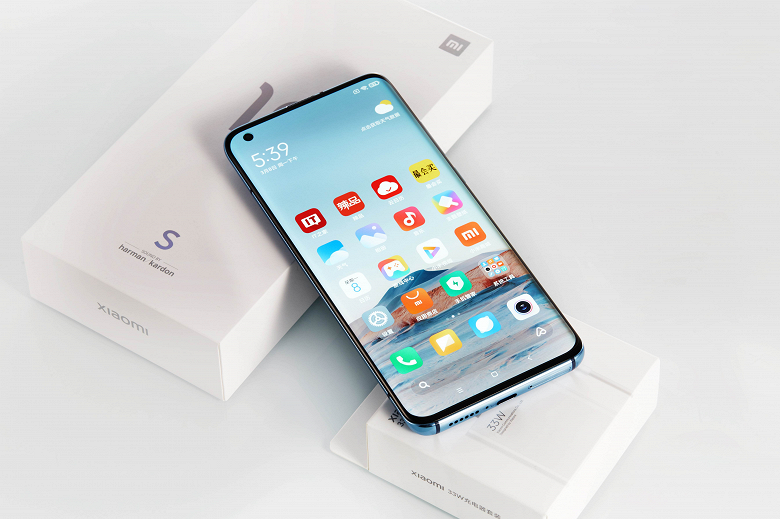 Более мощный, но менее дорогой Xiaomi Mi 10S разлетелся как горячие пирожки